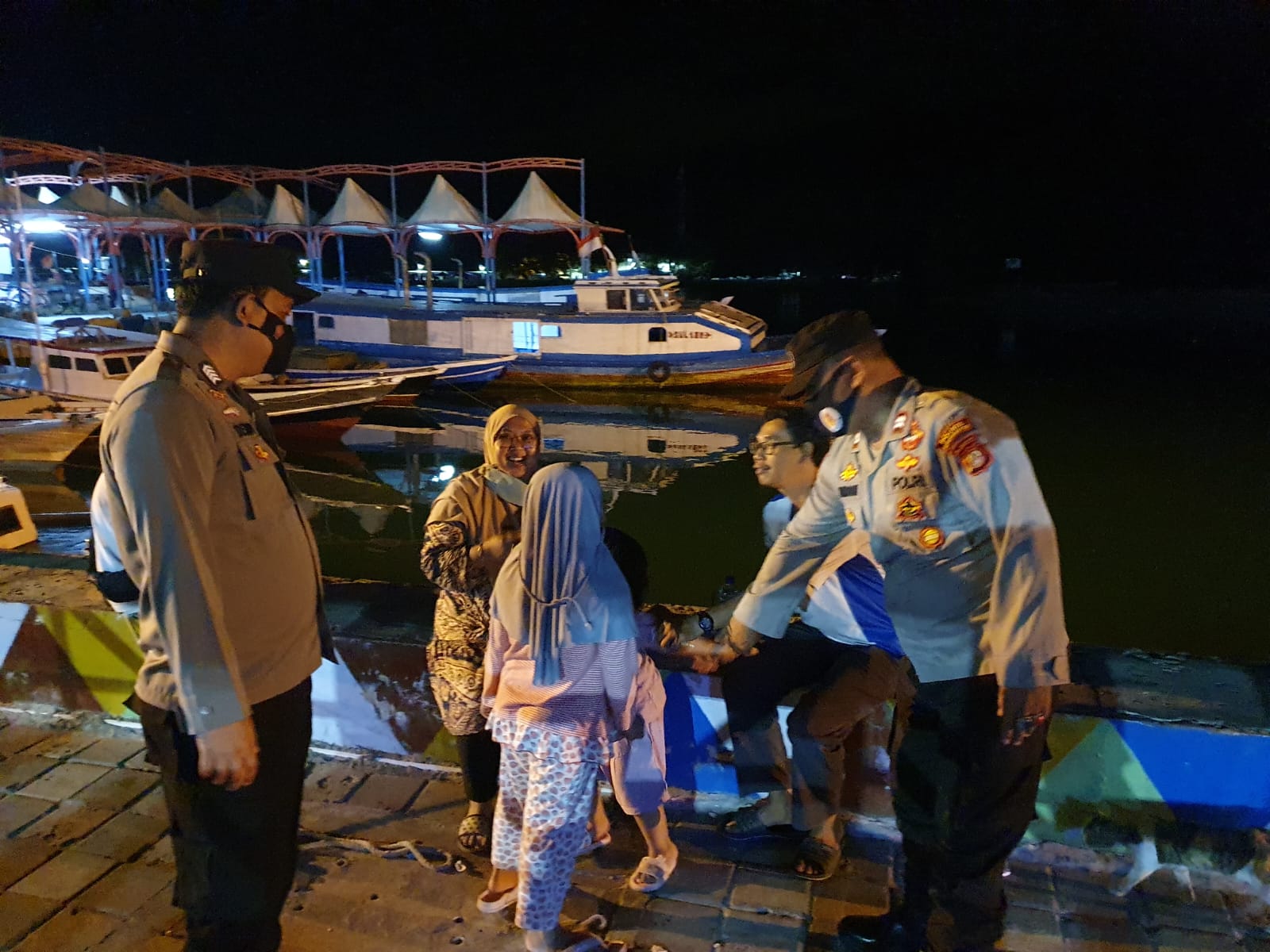 Bersinergi Dengan Satpol PP, Polsek Kepulauan Seribu Utara Laksnakan Patroli Malam