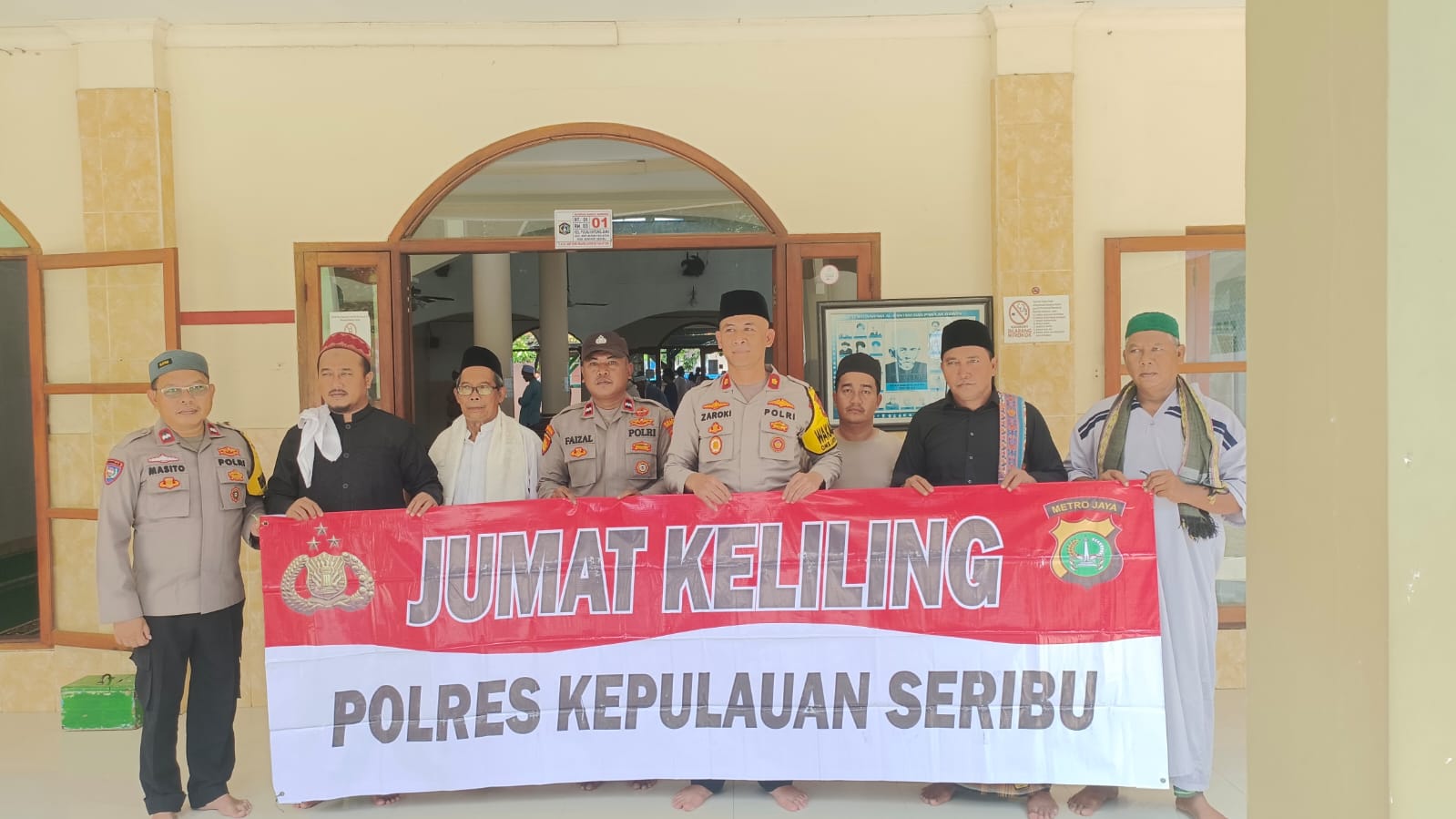 Wakapolres Kepulauan Seribu Ajak Warga Jaga Persatuan dalam Jum'at Keliling di Masjid Al-Ihsan Kel. Pulau Untung Jawa