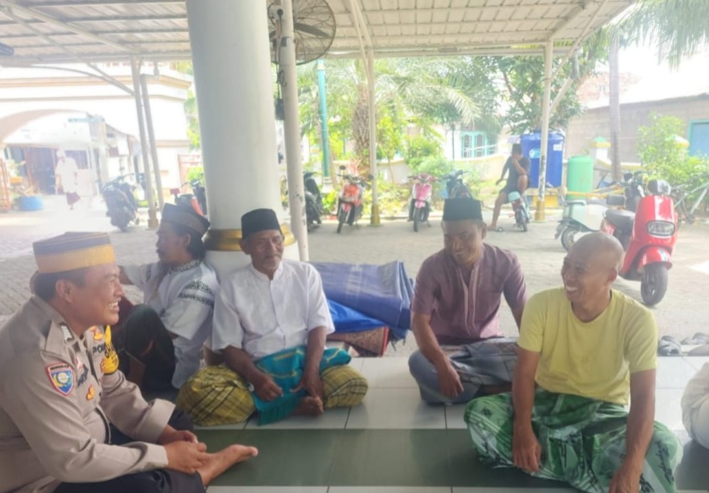 Bhabinkamtibmas Pulau Pramuka Sambangi Tokoh Agama, Perkuat Silaturahmi dan Jaga Kamtibmas di Bulan Ramadan