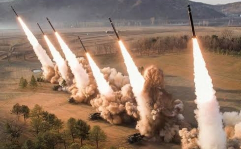 Paska Rudal Iran Dibiarkan Melintas, AS Bantah Stok Amunisi Menipis