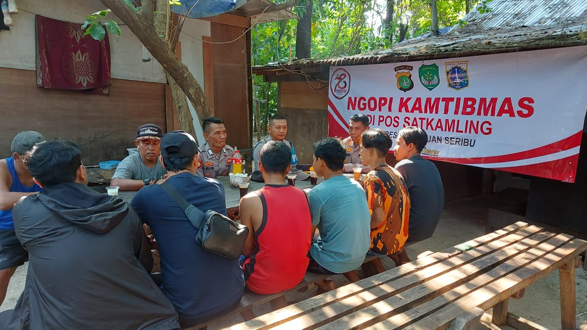 Kapolsek Kepulauan Seribu Selatan Gelar Ngopi Kamtibmas Bersama Warga dan Instansi Pemerintahan di Pulau Karang Beras