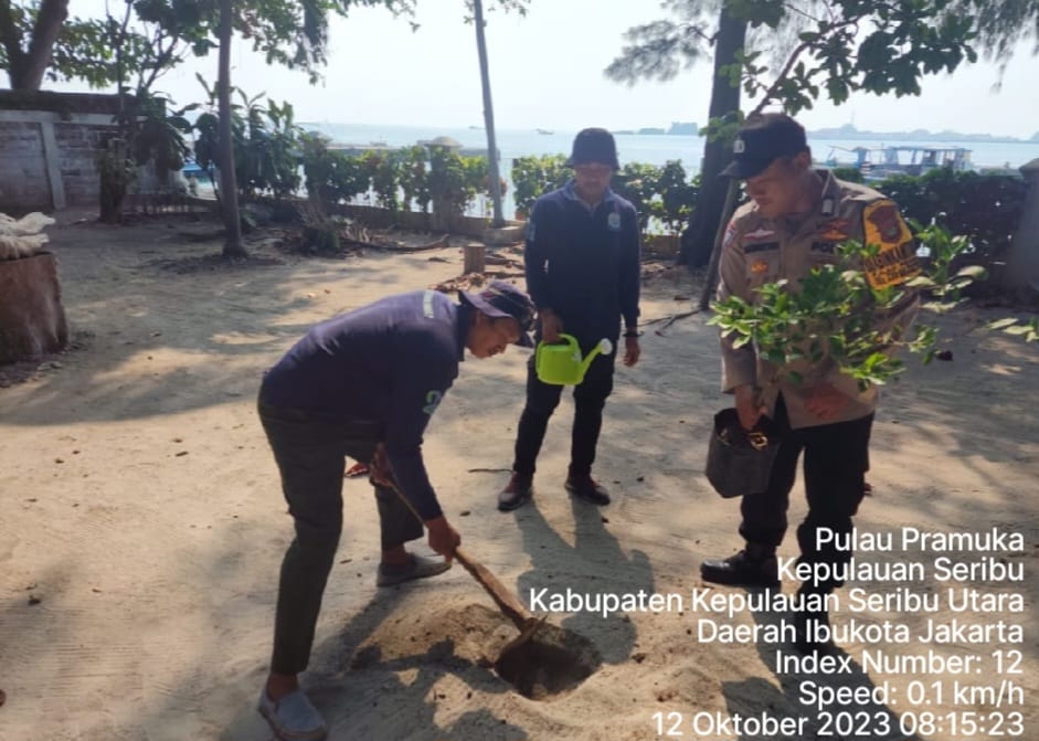 Kapolsek Kep Seribu Selatan Sampaikan Pesan Kamtibmas, ProKes, Bahaya Narkoba dan Bijak dalam Bermedsos ke Siswa SMPN 285 Pulau Untung Jawa