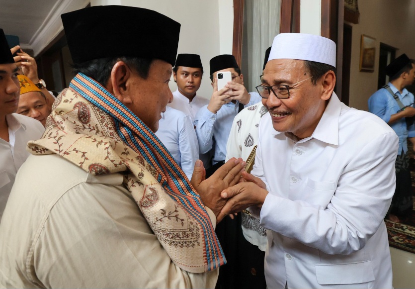 Prabowo Dinobatkan Sebagai Sahabat Santri Indonesia saat Berkunjung ke Jatim