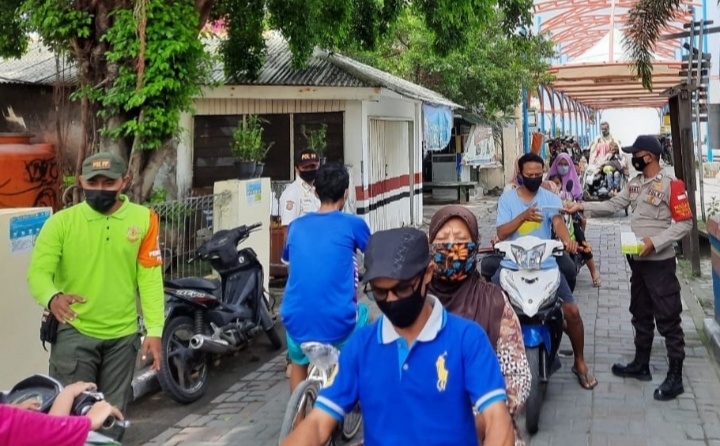 8 Warga Pulau Pemukiman Dapat 2.300 Masker Medis Gratis Dari Polres Kep Seribu