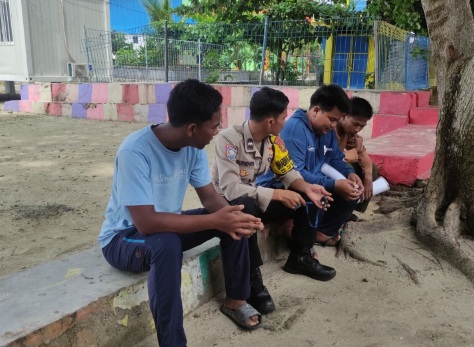 Bhabinkamtibmas Pulau Panggang Sambang Tokoh Masyarakat, Bahas Premanisme dan Bahaya Judi Online