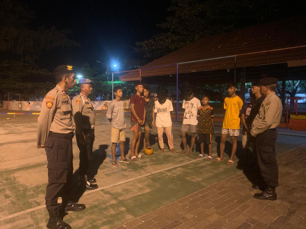 Kegiatan Patroli Malam 'Perintis Presisi' Polsek Kepulauan Seribu Utara: Antisipasi Gangguan Kamtibmas Pasca Pemilu 2024