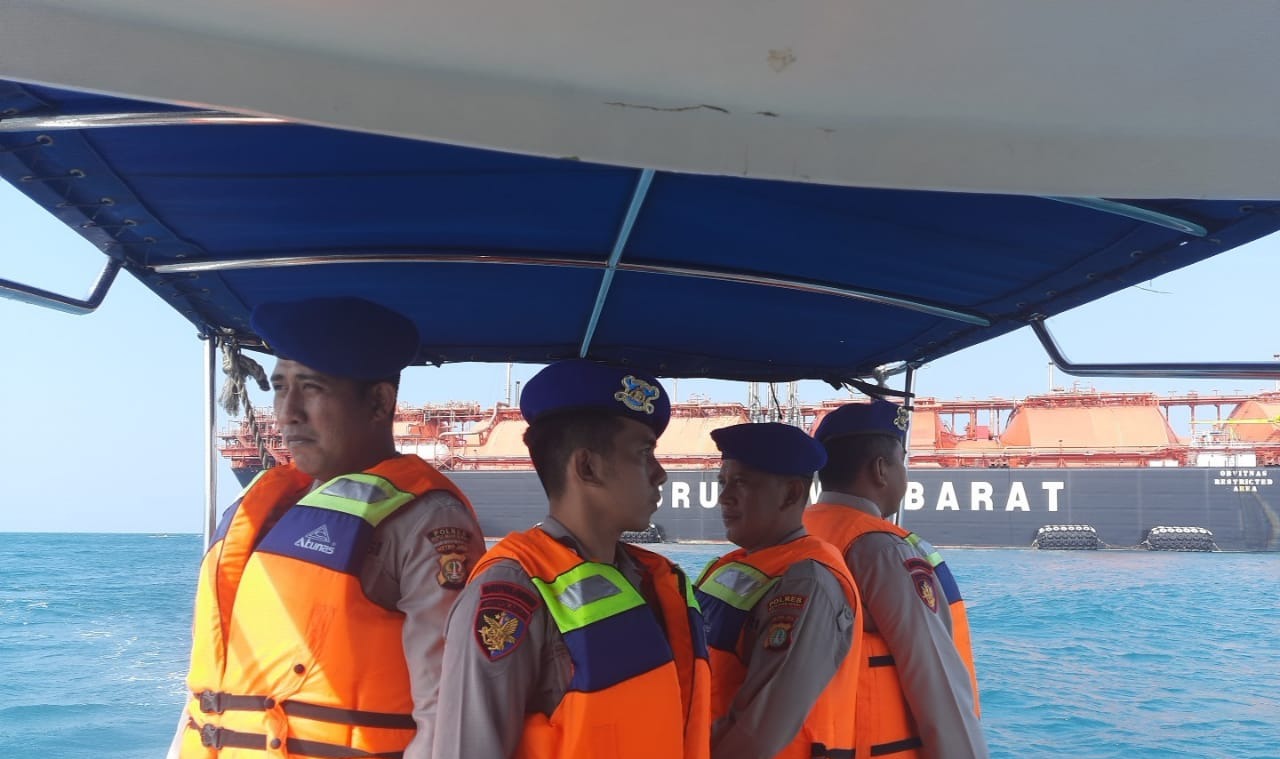 Patroli Laut Satuan Polair Polres Kepulauan Seribu: Menjaga Keamanan di Perairan Objek Vital Nusantara Regas