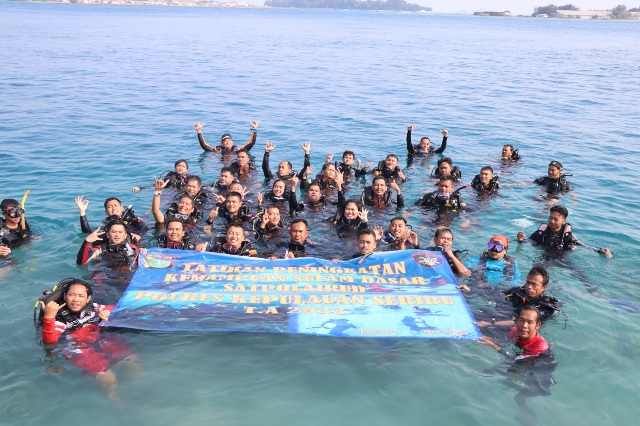 Polres Kepulauan Seribu Gelar Latihan Selam untuk Meningkatkan Kemampuan Anggota