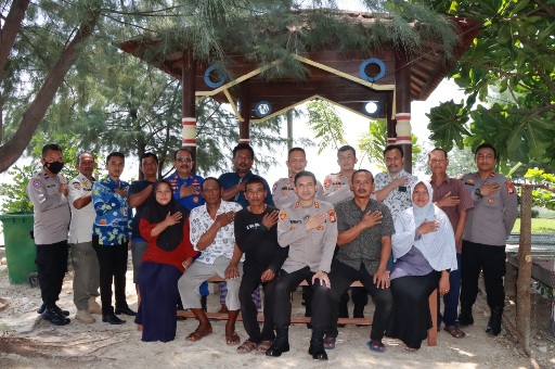 Serap Aspirasi, Kapolres Kepulauan Seribu Sambangi Warganya di Pulau Untung Jawa