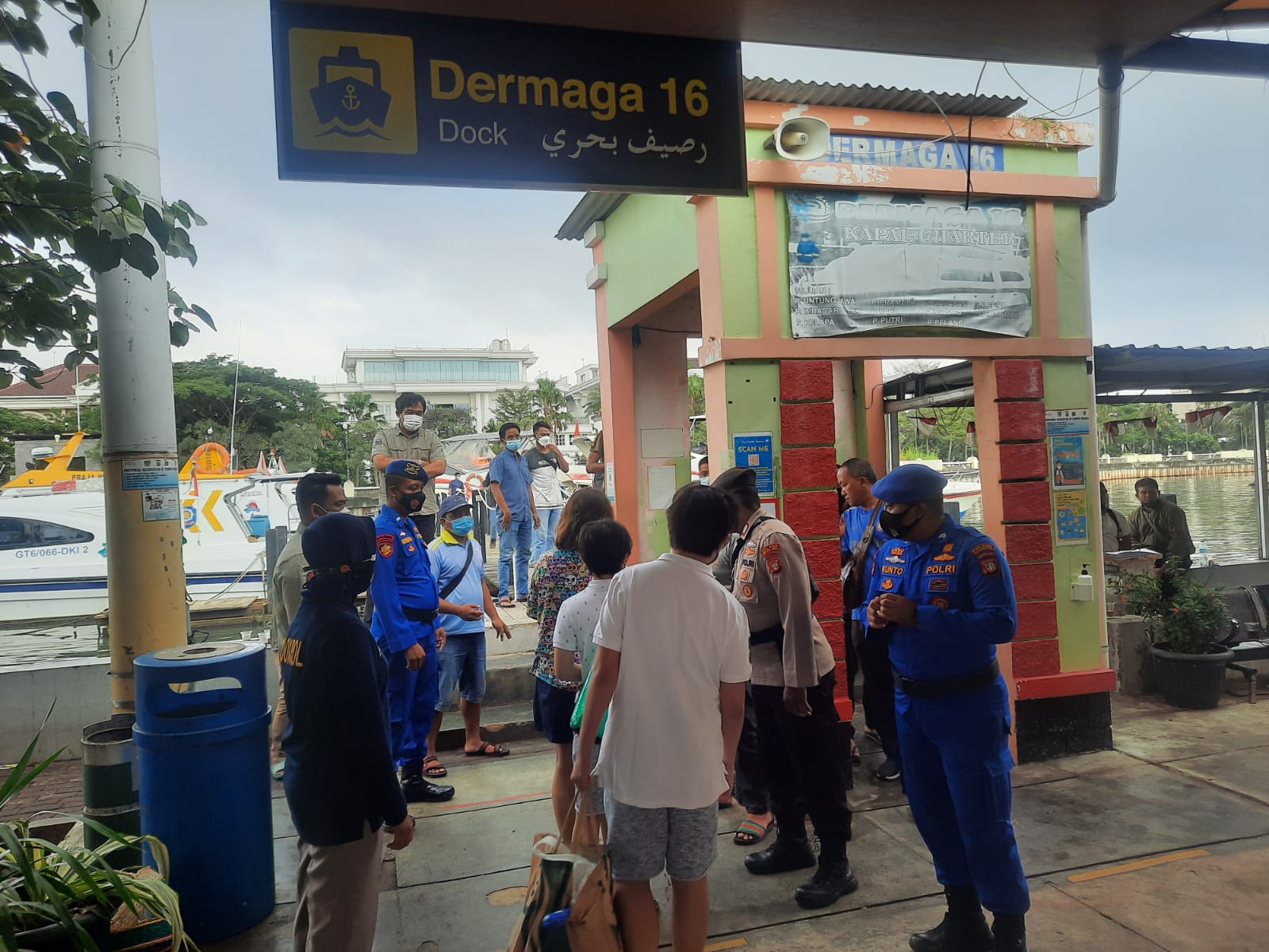 Di Dermaga Marina Ancol, 91 Penumpang Akan ke Pulau Dapat Himbauan ProKes dan Diminta Scan Barcode Peduli Lindungi Oleh Polres Kep Seribu