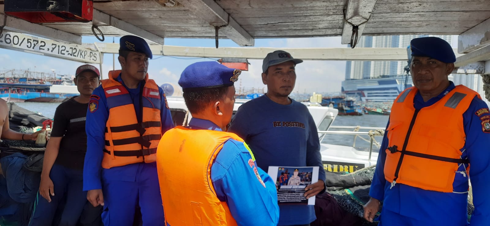 Team Patroli Satpolair Polres Kepulauan Seribu Lakukan Patroli Laut Dialogis di Perairan Pulau Pari