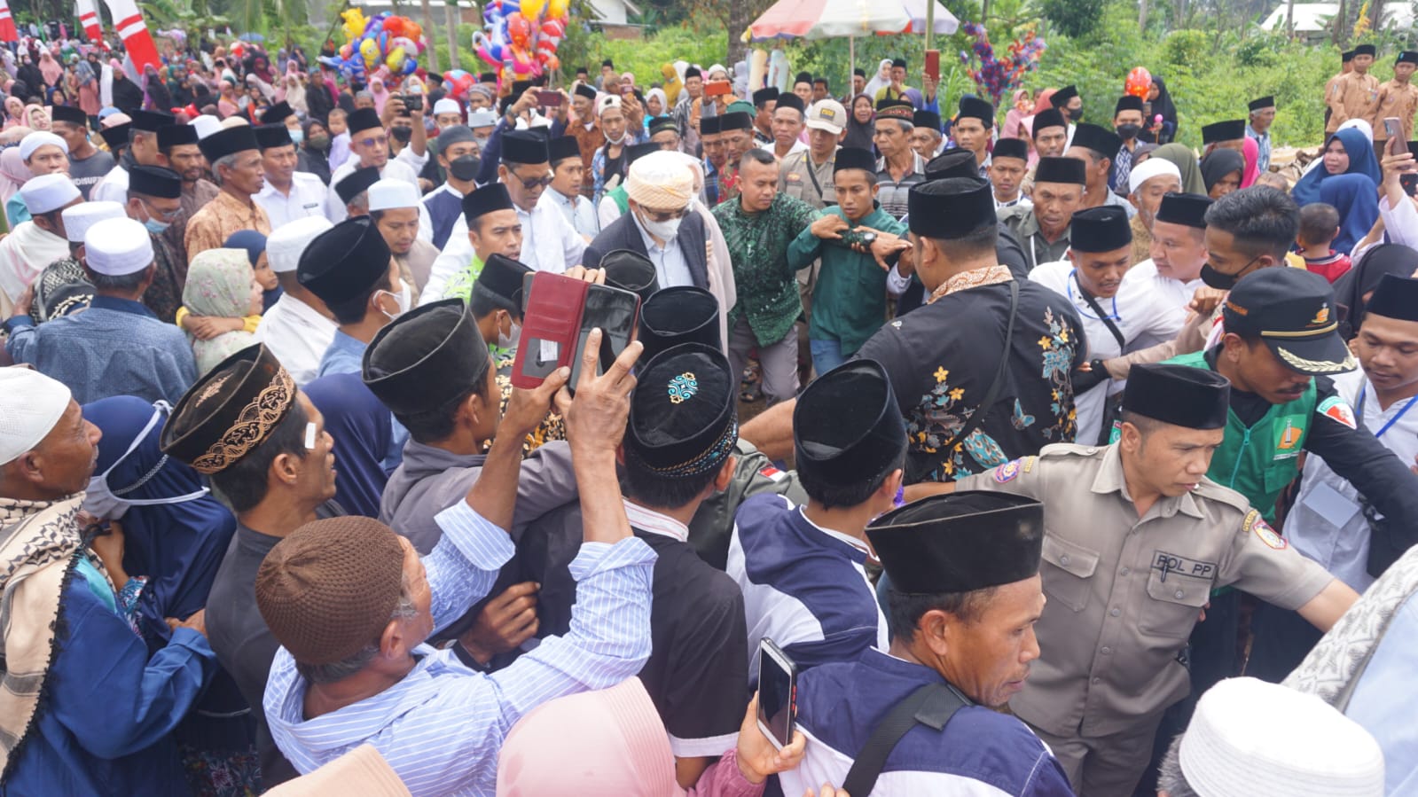 Gempa Cianjur, TGB Zainul Majdi Ajak Ribuan Jemaah di Kabupaten Lombok Timur Bacakan Fatihah