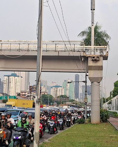 Pemprov DKI Ungkap Alasan JPO Depan DPR Tanpa Tangga