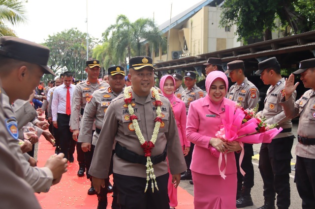 Polres Kepulauan Seribu Gelar Upacara Pisah Sambut Kapolres di Marina Ancol