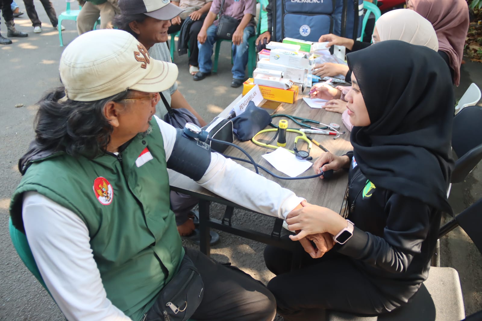 Jumat Peduli, Polres Kepulauan Seribu Bagi Sembako dan Cek Kesehatan Gratis untuk Ojol di Ancol