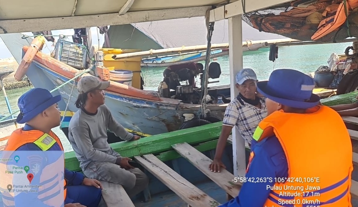 Team Patroli Satpolair Polres Kepulauan Seribu Menjalankan Giat Patroli Laut Dialogis di Pulau Untung Jawa