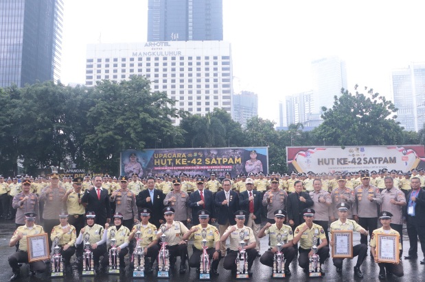 Kapolda Metro Jaya Pimpin Upacara Peringatan HUT SATPAM ke 42
