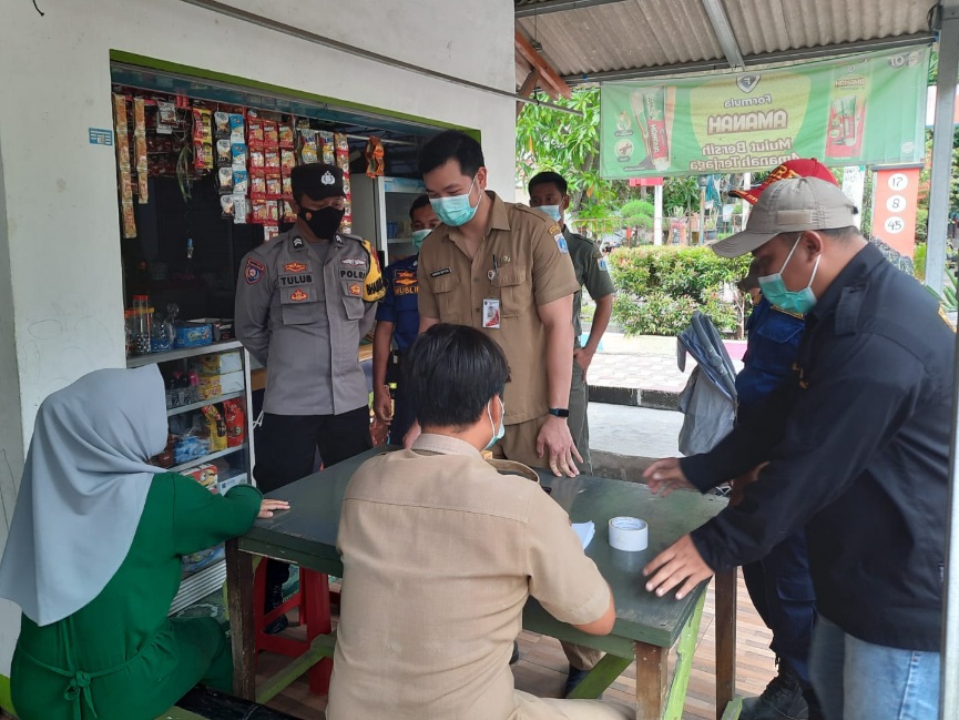 Bhabinkamtibmas Polres Kepulauan Seribu Monitoring Terhadap Warung - warung Yang Menjual Obat Sirup di Pulau Lancang Kepulauan Seribu