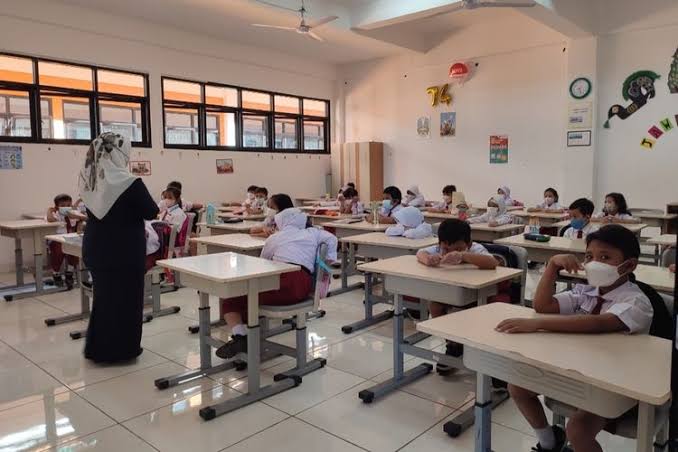 Berlaku Efektif Hari Ini, PTM 100 Persen Dibuka Serentak Di seluruh Sekolah Di DKI