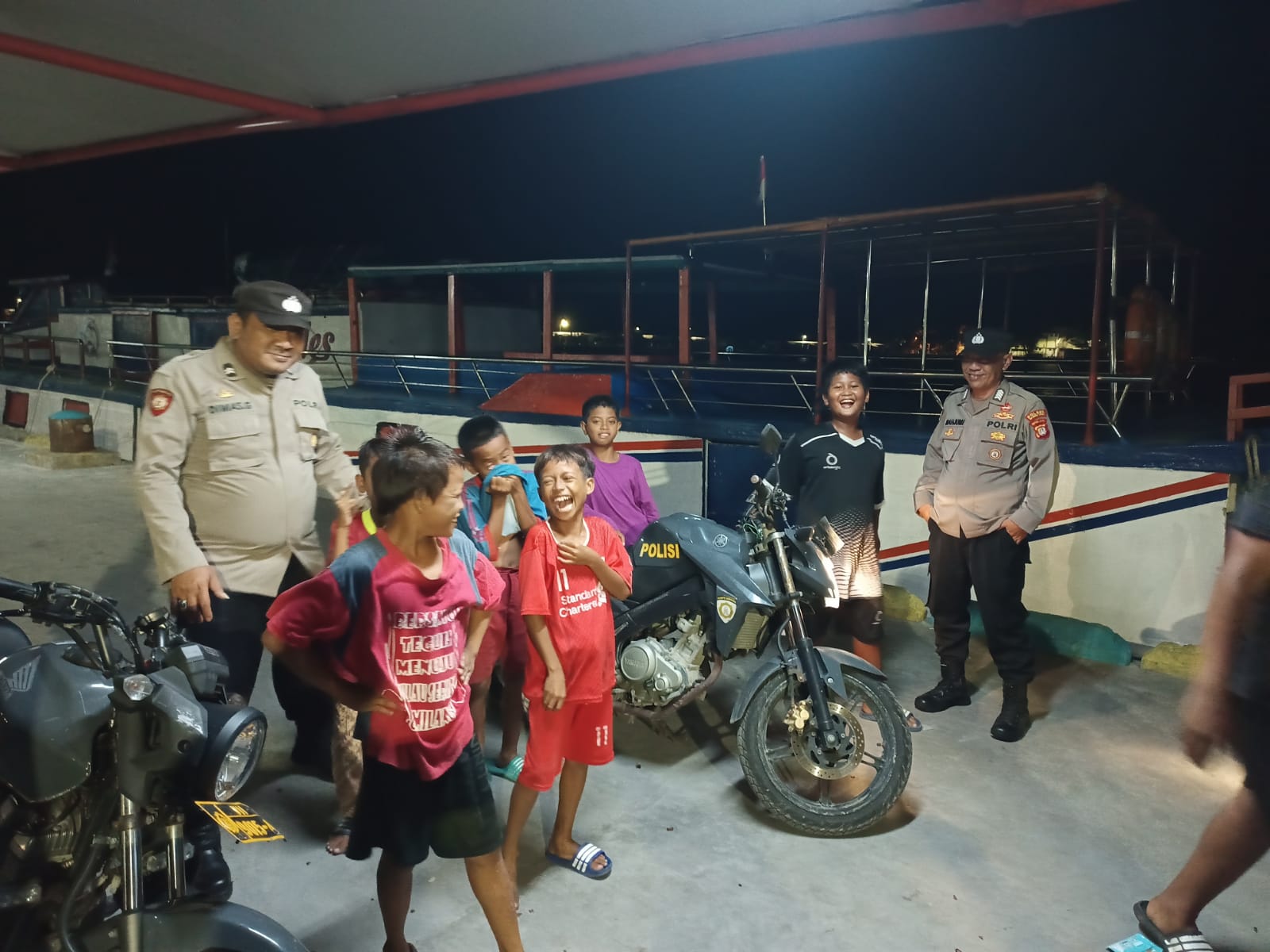 Polsek Kepulauan Seribu Utara Gencar Lakukan Patroli Malam: Antisipasi Kenakalan Remaja dan Himbau Warga Waspada Terhadap Hoax serta Paham Radikal