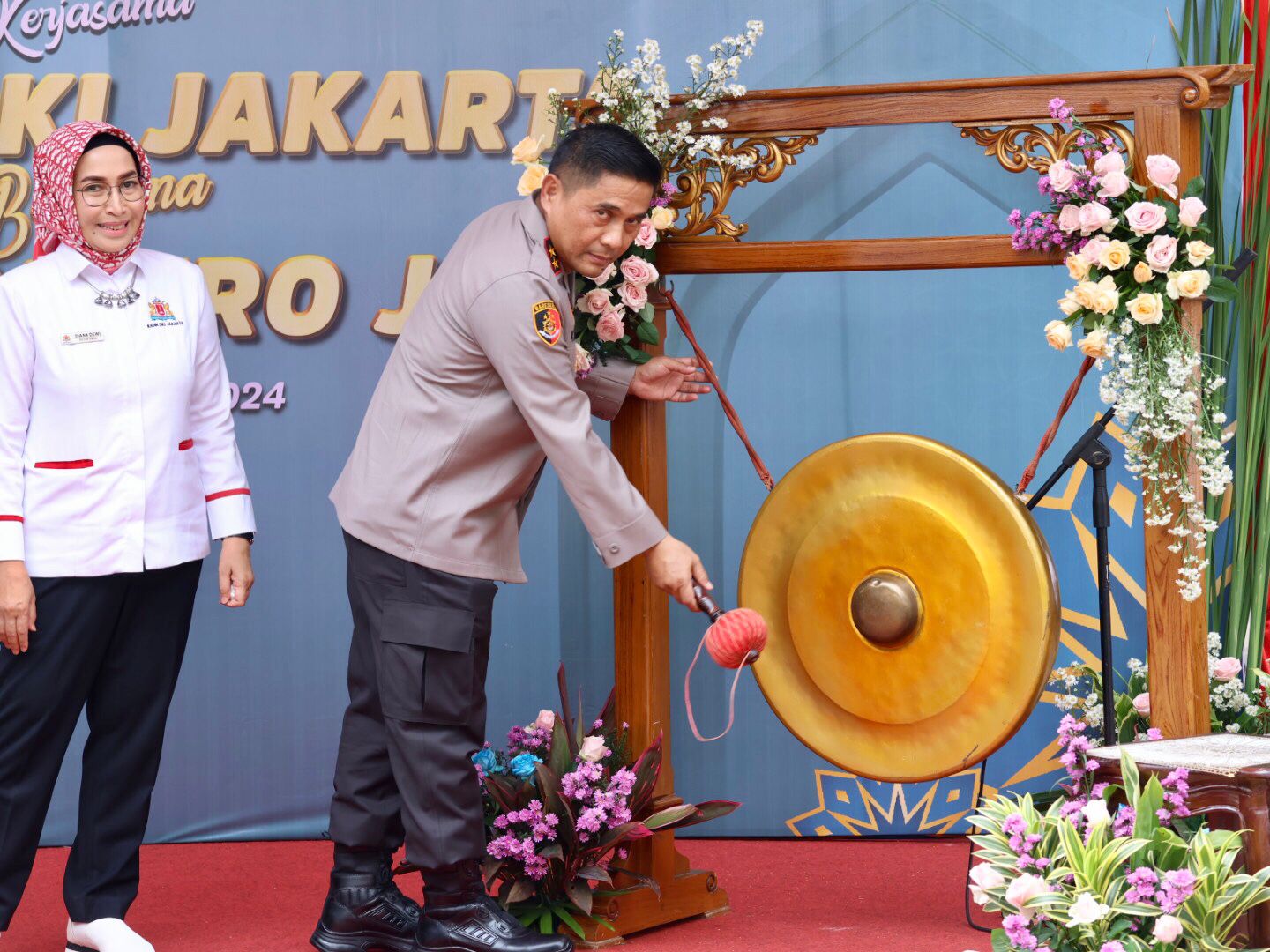 Polda Metro Jaya Bekerjasama Dengan Kadin DKI Jakarta Gelar Bazar Sembako Murah