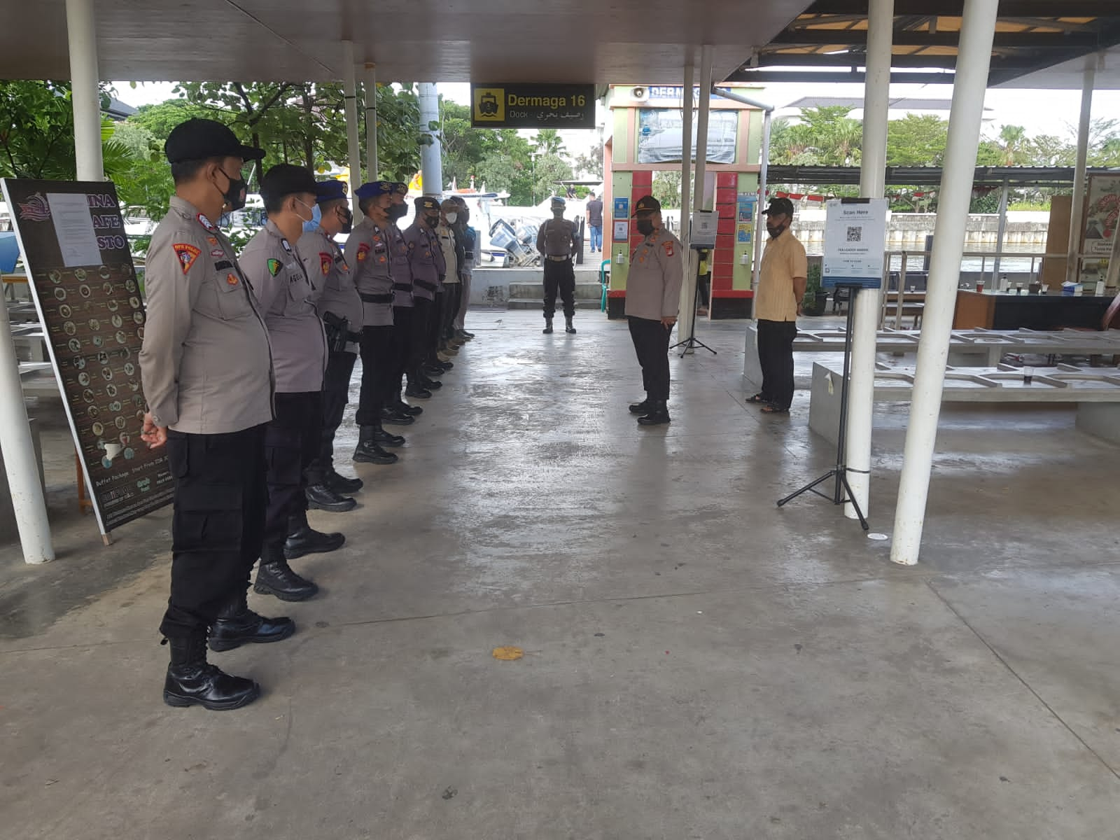 167 Wisatawan Lakukan Scan Barcode Peduli Lindungi di Dermaga Marina Ancol Sebelum ke Pulau Seribu