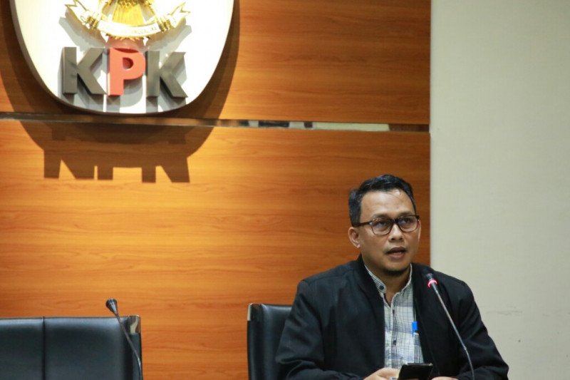 KPK Geledah Kantor Dinas PU Papua Terkait Kasus Enembe