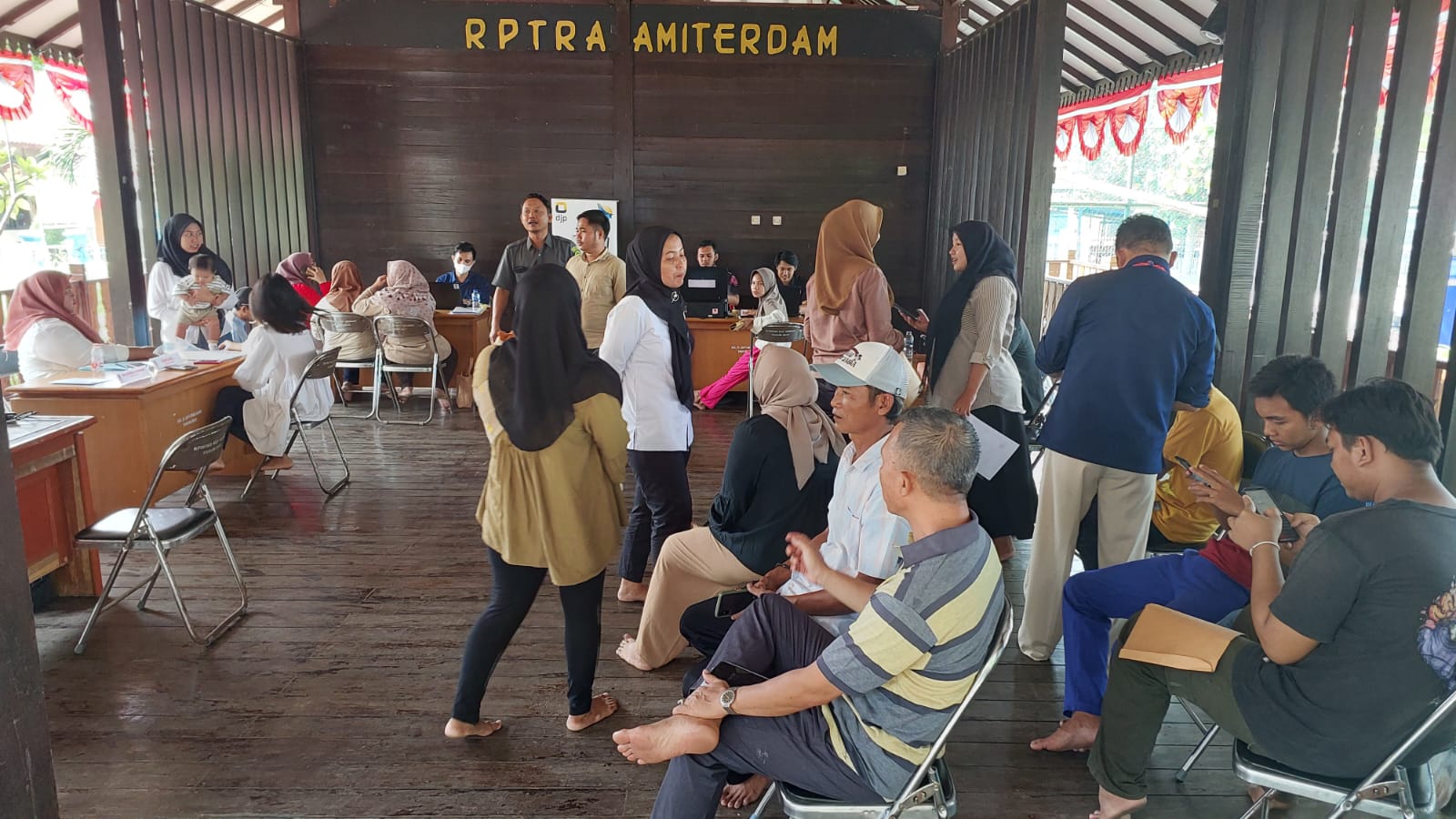 Polres Kepulauan Seribu dan PTSP Gelar Kegiatan Pelayanan Terpadu Keliling (PTK) dengan 37 Layanan SKCK di RPTRA Amiterdam Pulau Untung Jawa