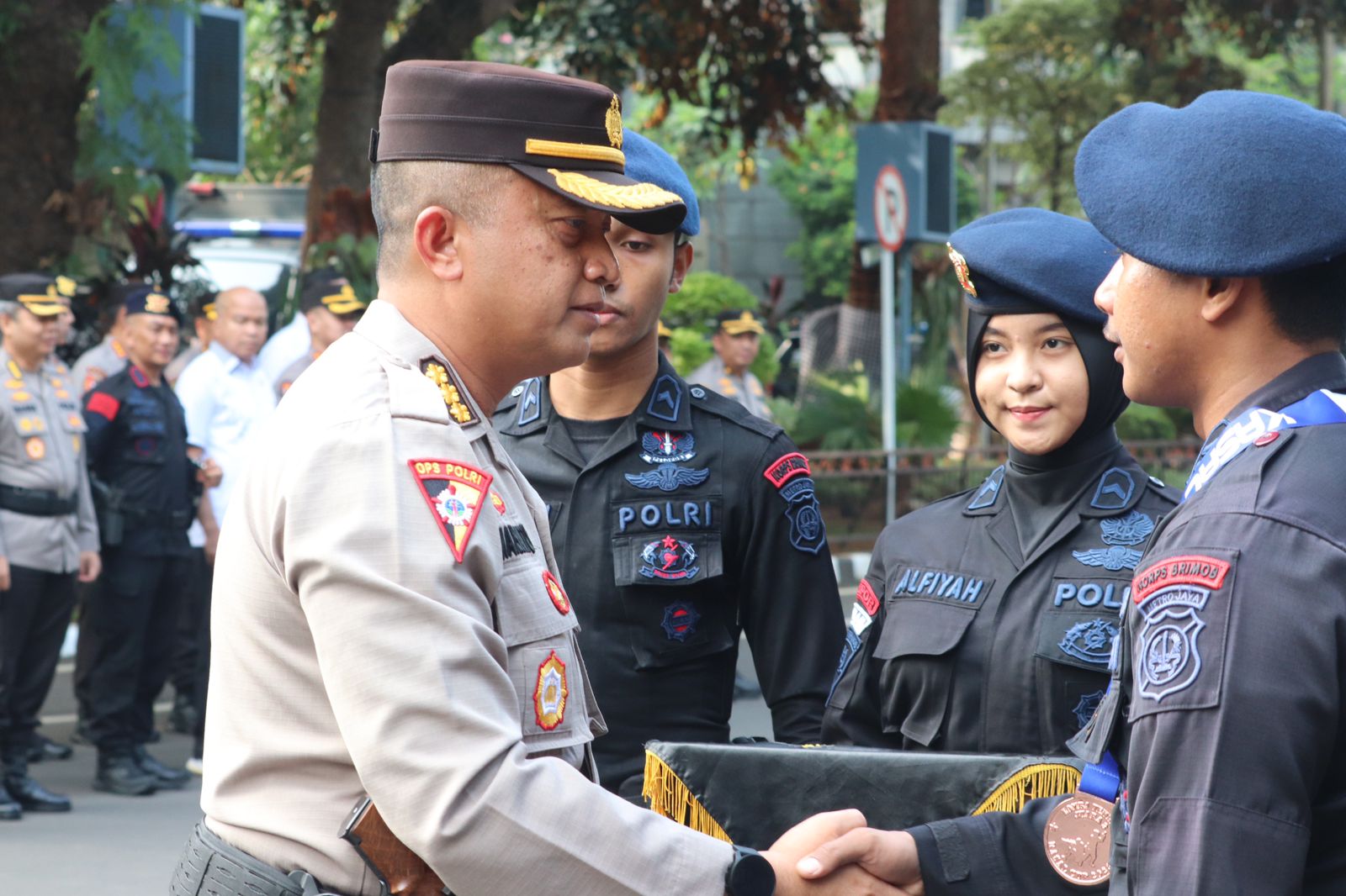 Polda Metro Jaya Berikan Penghargaan Kepada  Personel Satbrimobda Polda Metro Jaya Yang Berprestasi