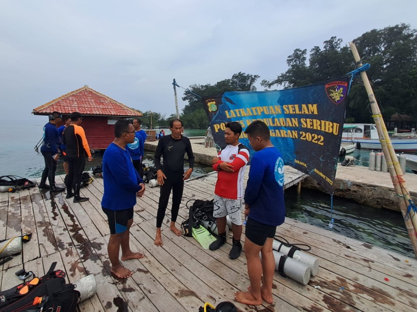 Arungi Dasar Laut Pulau Pramuka, Polres Kep. Seribu Laksanakan Latkatpuan Selam