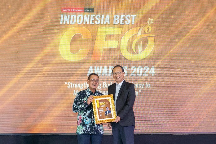 Direktur Keuangan dan Strategi Bank DKI Raih Indonesia Best CFO Award 2024