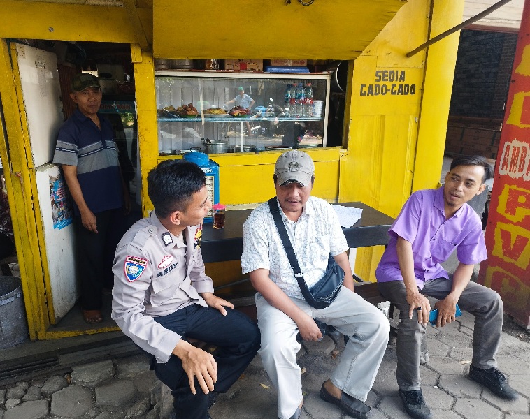 Sambang  warga dalam rangka cooling system jelang Pilkada, Bhabinkamtibmas sampaikan hal penting