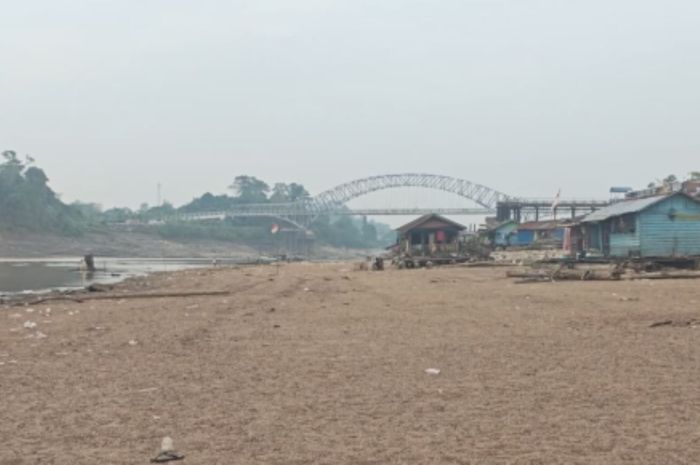 Sungai Terpanjang ketiga RI Mengering, Barito Kini Bak Hamparan Pantai
