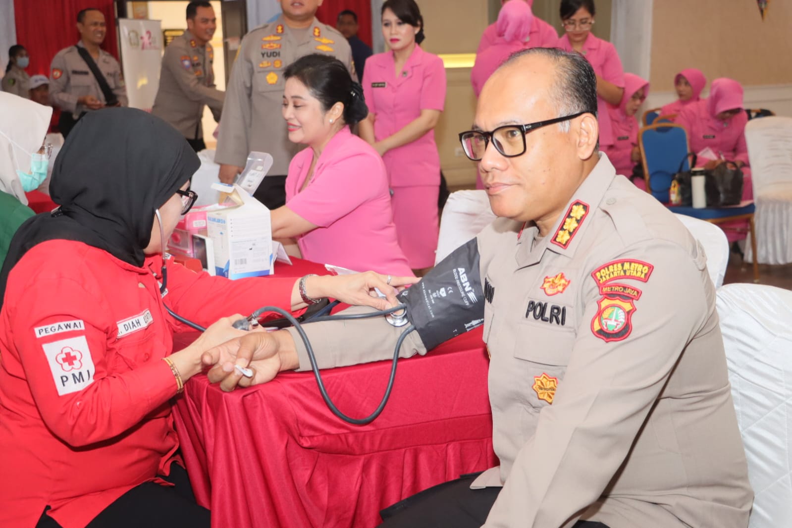 Jelang HUT Bhayangkara ke-78, Kapolres Jakut Ikut Donorkan Darah