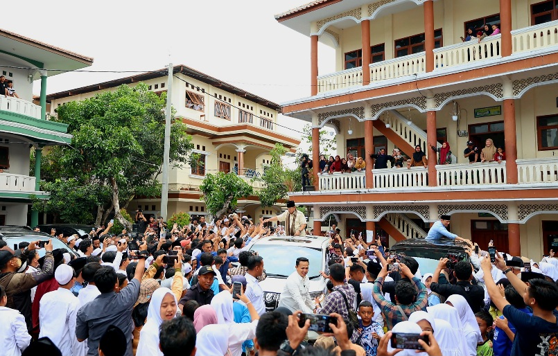 Kunjungi Ponpes Cipasung, Prabowo Disambut Para Santri