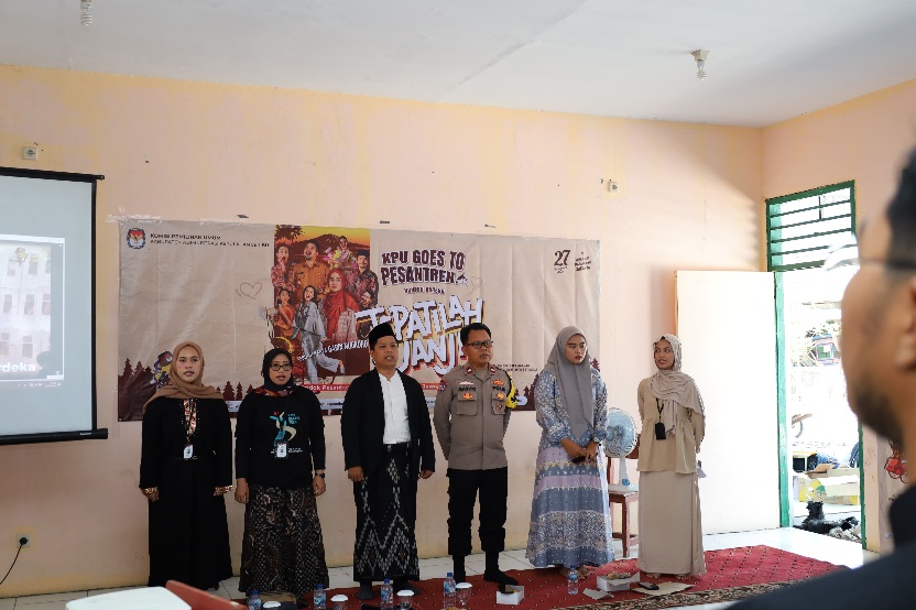 Bhabinkamtibmas Pulau Untung Jawa Hadiri Sosialisasi Pendidikan Pemilih "KPU Goes To Pesantren"