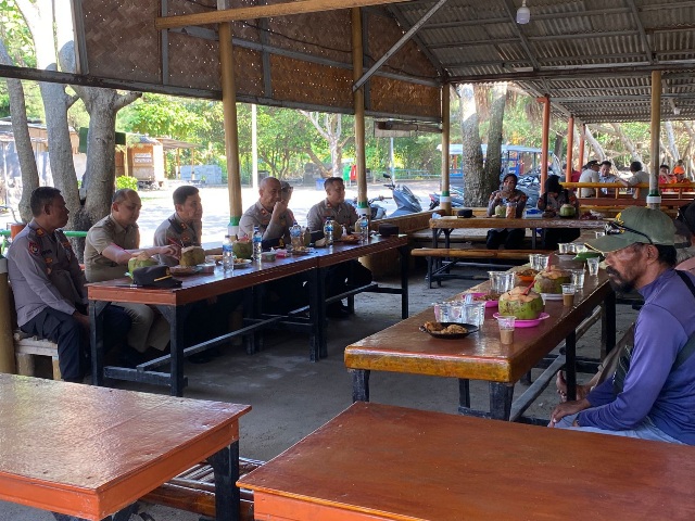 Kapolres Kepulauan Seribu Gelar Jumat Curhat di Pulau Harapan, Ajak Warga Jaga Kamtibmas dan Tolak Judi Online