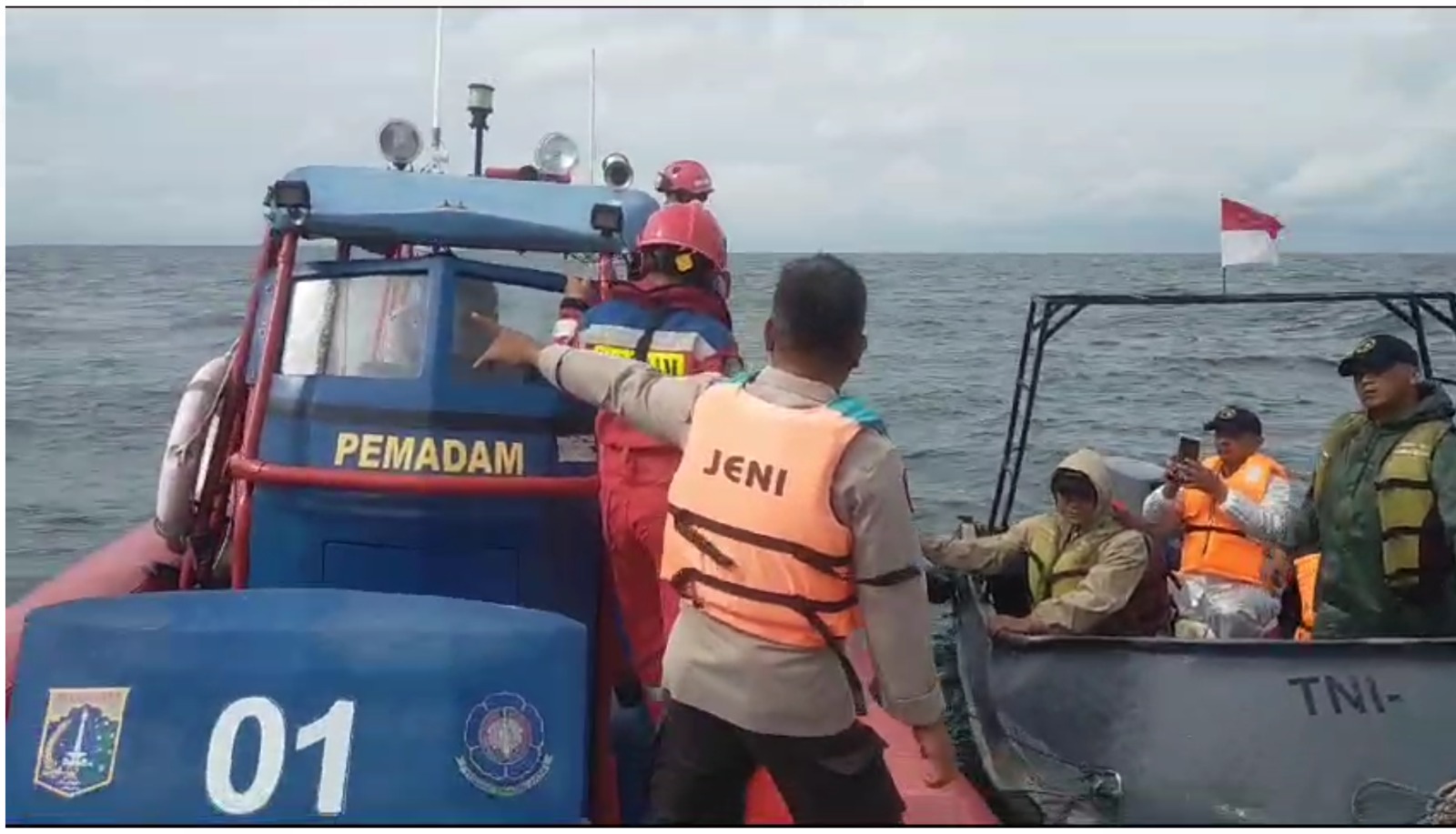 Polres Kepulauan Seribu Lakukan Pencarian Nelayan Hilang Akibat Tenggelamnya Perahu di perairan Pulau Bokor