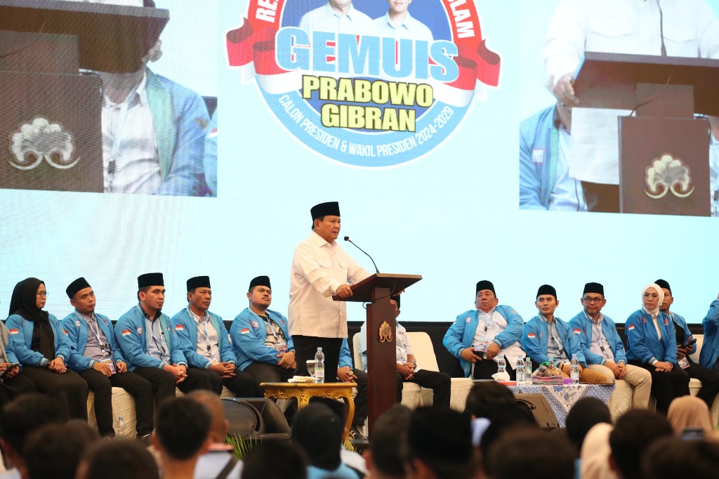 Momen Prabowo Berpantun: Kalau Ada yang Memfitnah, Menjelekkan, Kita Doakan Saja