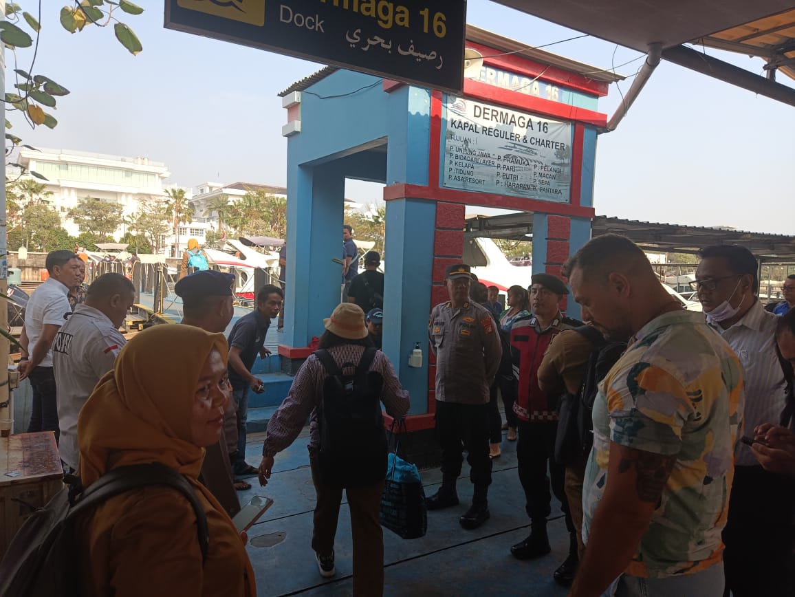 Polres Kepulauan Seribu Gelar Pengamanan Rutin Keberangkatan Warga dan Wisatawan di Dermaga 16 dan 17 Marina Ancol