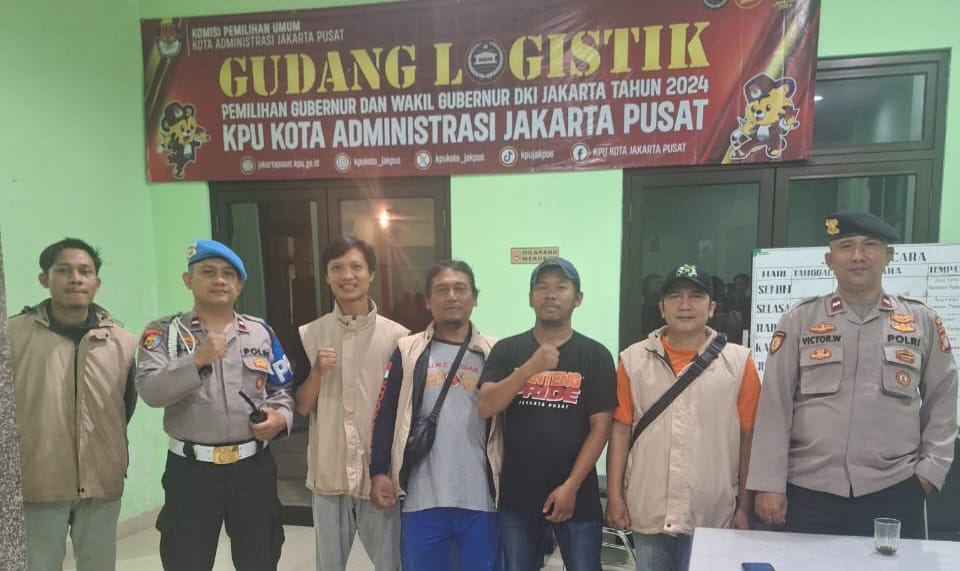 Pengamanan Logistik Pilkada DKI Jakarta 2024 Di Kantor PPK Kecamatan Menteng