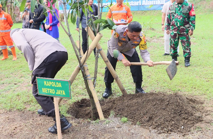 Kodam Jaya Bersama Polda Metro Jaya Dan Pemda DKI Jakarta Gencarkan Urban Farming