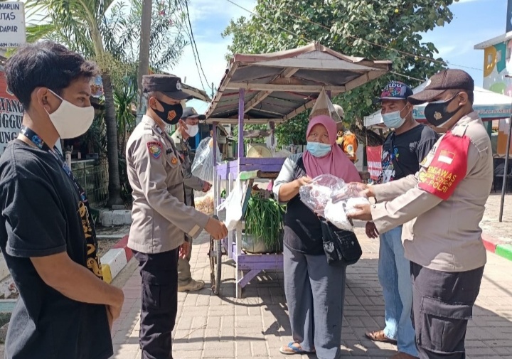 Warga di 8 Pulau Pemukiman Dapat 1.500 Masker Medis Gratis Dari Polres Kep Seribu