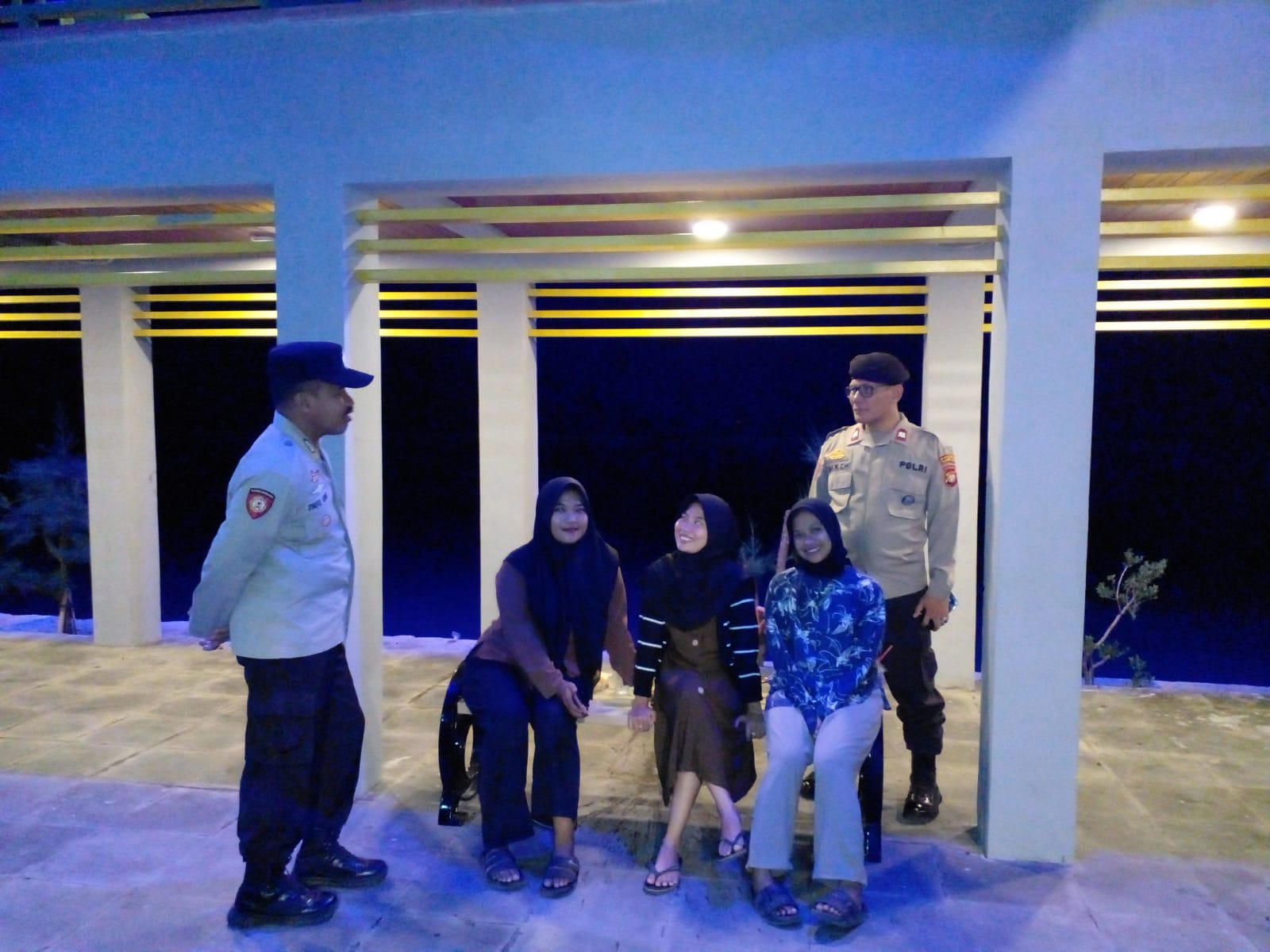 Polsek Kepulauan Seribu Selatan Melakukan Patroli Malam dan Sosialisasikan Antisipasi Penyebaran Hoax