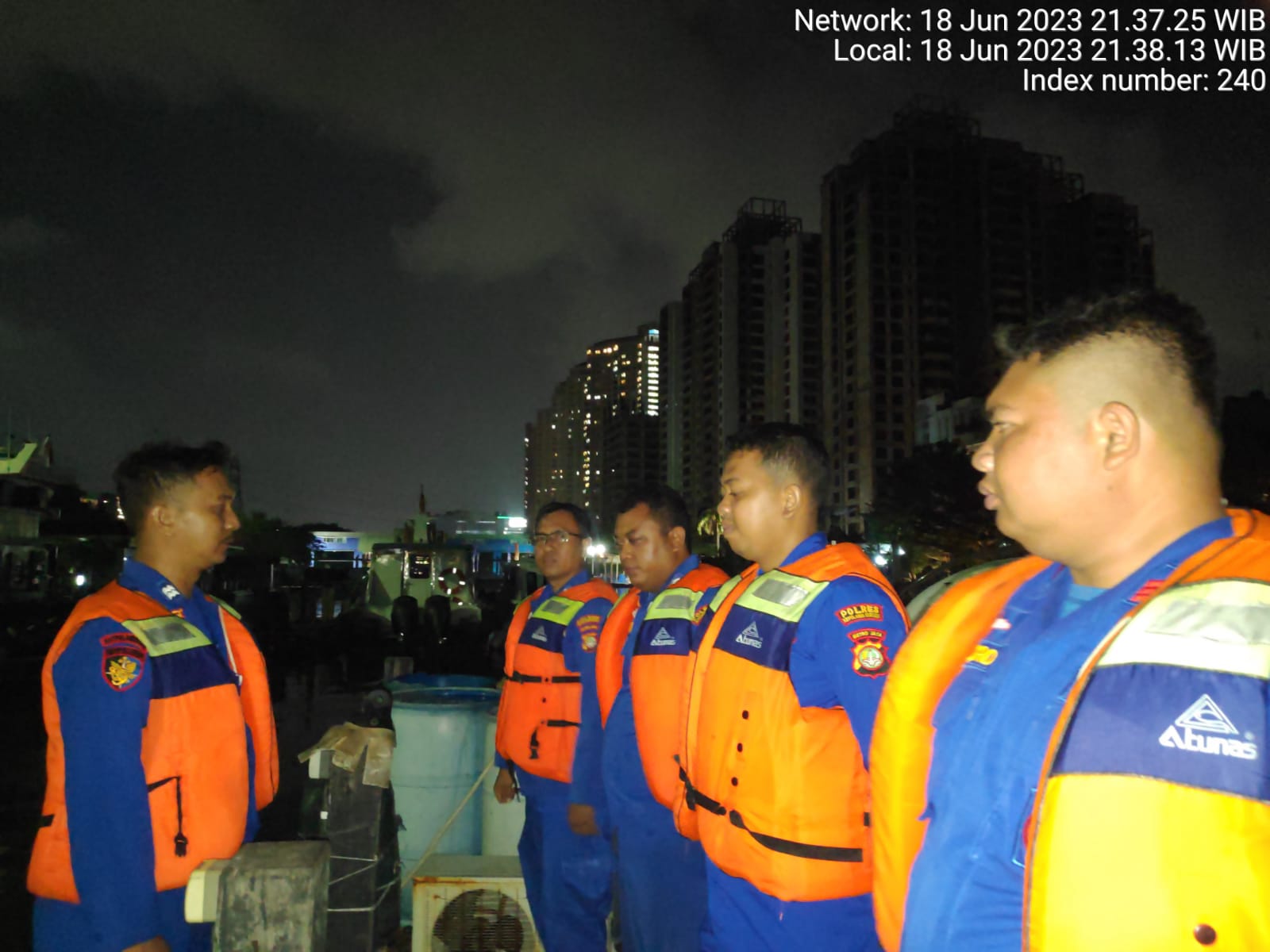 Patroli Malam Satuan Polair Polres Kepulauan Seribu Memastikan Keamanan Lautan Kepulauan Seribu dari Ancaman Kejahatan dan Narkoba