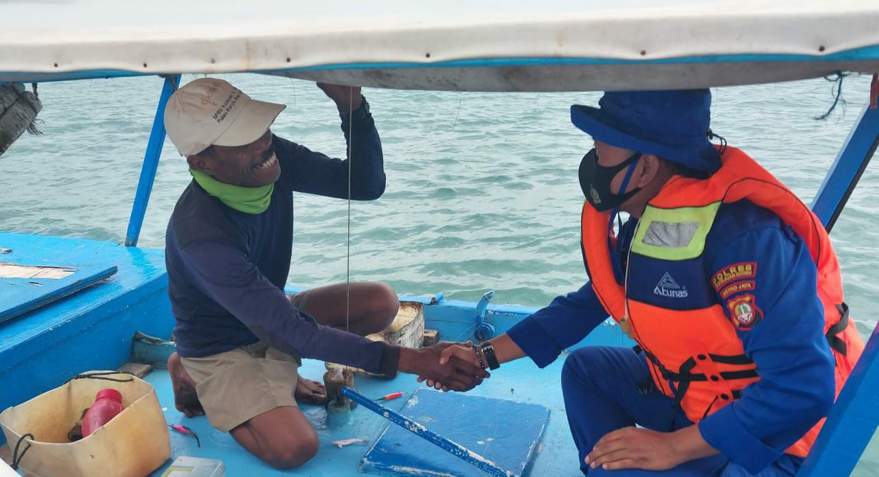 Sat Polair Edukasi Nelayan Terapkan Prosedur Keselamatan Berlayar