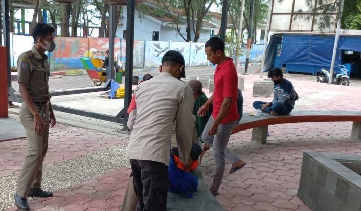 Temukan 4 Pelanggar ProKes, Tim Ops Yustisi Gabungan Polsek Kepulauan Seribu Utara Beri Sanksi