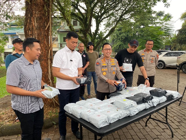 Polda Metro Jaya Gagalkan Transaksi Sabu Seberat 45 Kg, Satu Kurir Ditangkap.