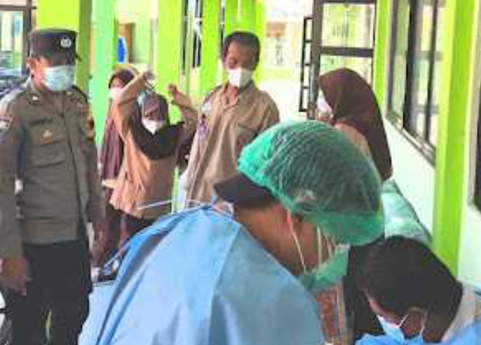 Polsek Kep Seribu Selatan Bersama Puskesmas Kecamatan Gelar Testing Swab Antigen di MIN 17 Pulau Tidung