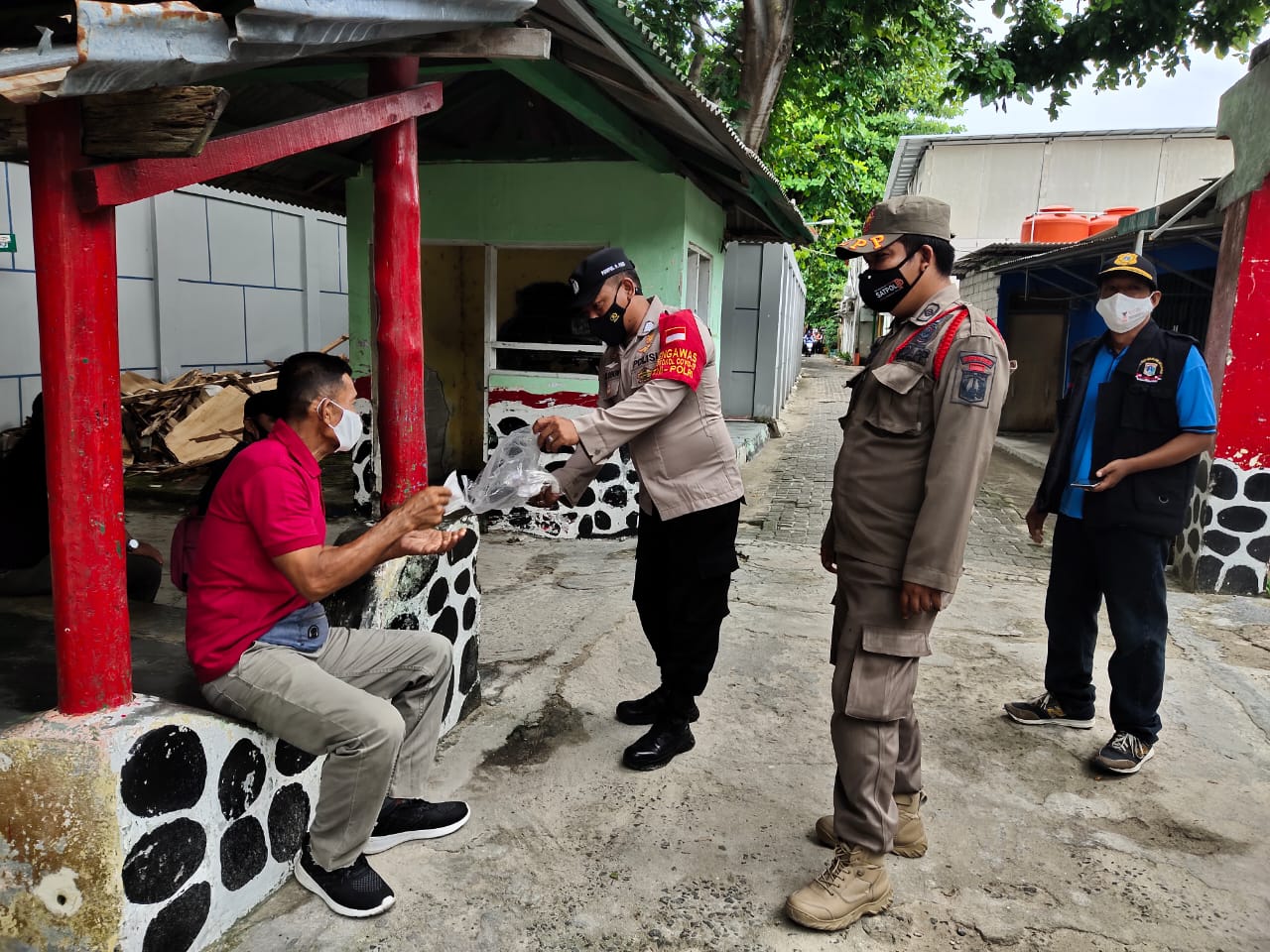 Pembagian Masker Polres Kepulauan Seribu ke Warga, Hari Ini diadakan Serentak di Delapan Pulau Pemukiman